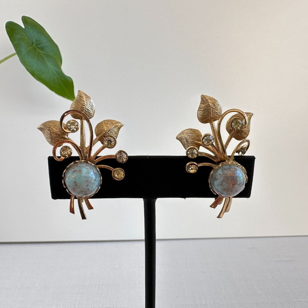 1950s Confetti Glass Earrings: Gold Tone Floral Screw Backs